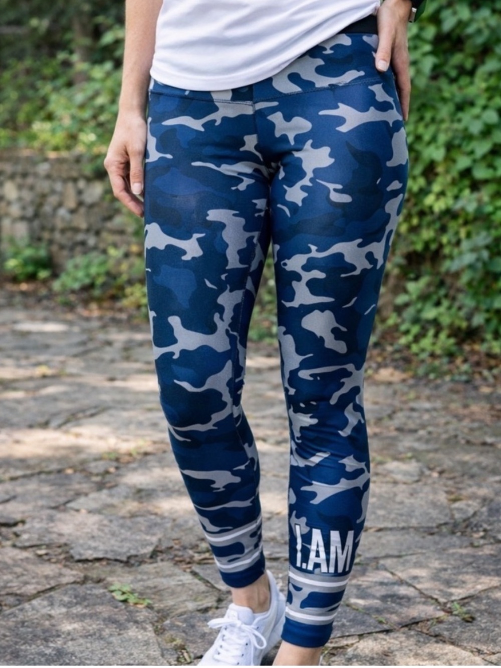 NEW WITH TAGS GOLDSHEEP CAMO I AM MEDIUM CAPRI LEGGINGS